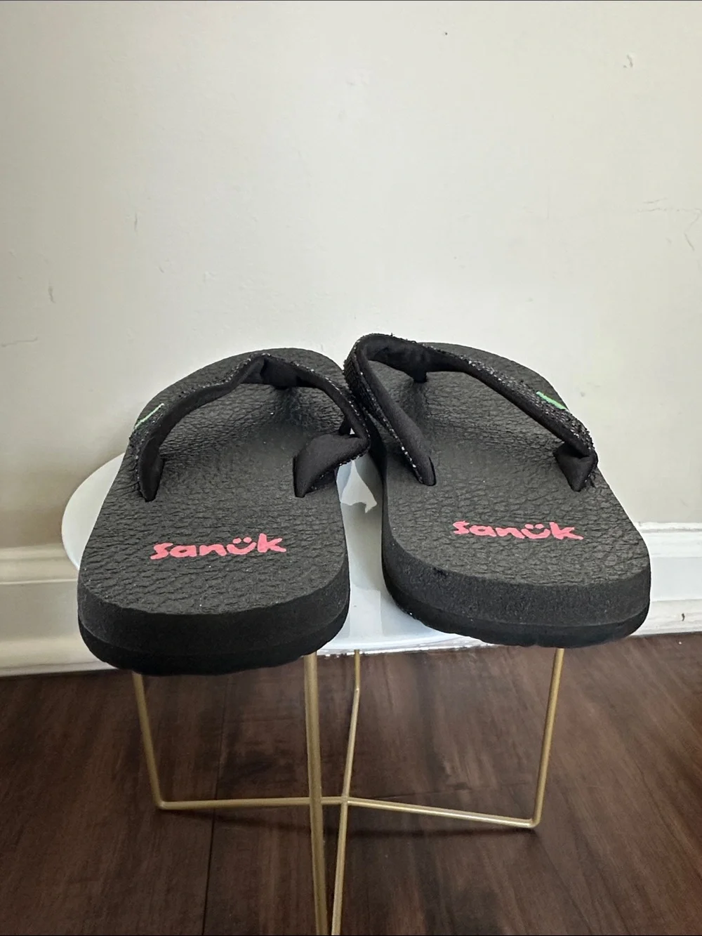 Sanuk Black Sparkle Flip Flop Sandals with Pink Logo - Picture 3 of 4